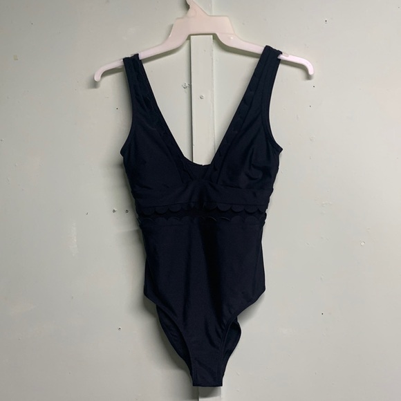 CUPSHE Women's One Piece Swimsuit V Neck Scalloped Trim Mesh Wide Strap - Picture 2 of 8